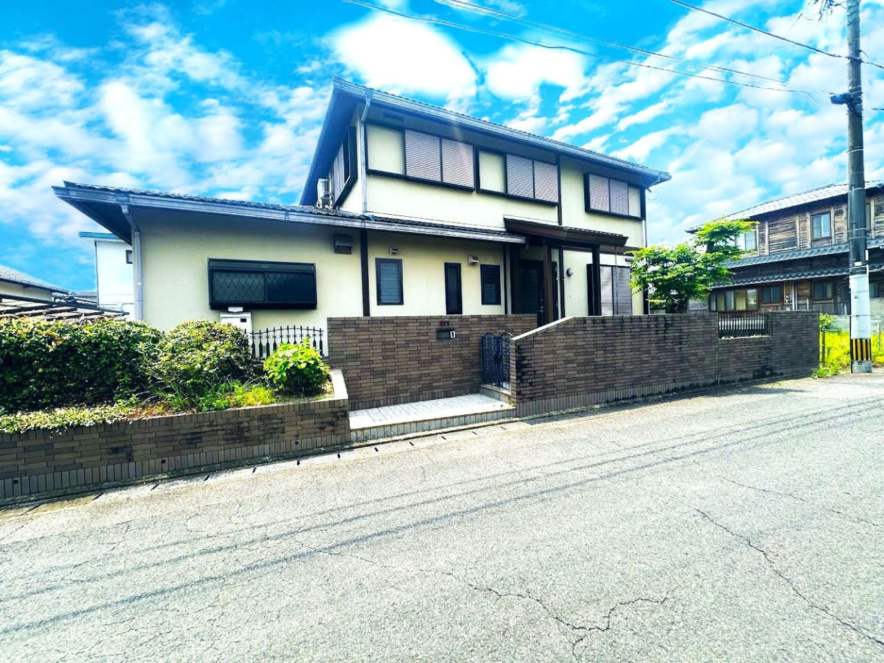 セキスイハイム施工の2階建て（2025年7月撮影）※リフォーム前の写真です