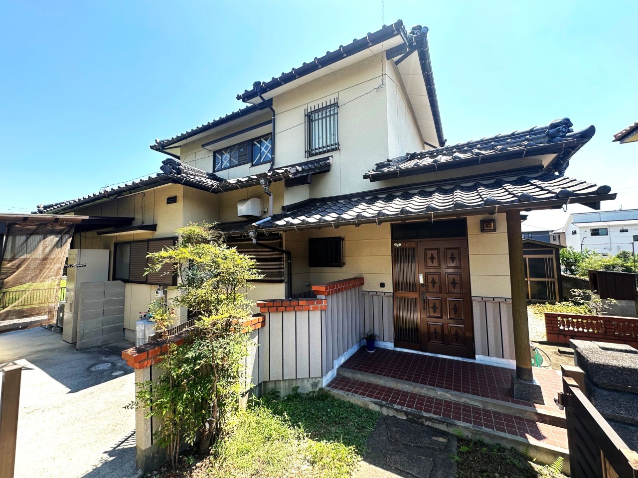 ■昭和58年築の和風建築！！重厚な佇まいの2階建て物件です!!　現地外観（R7年8月撮影）