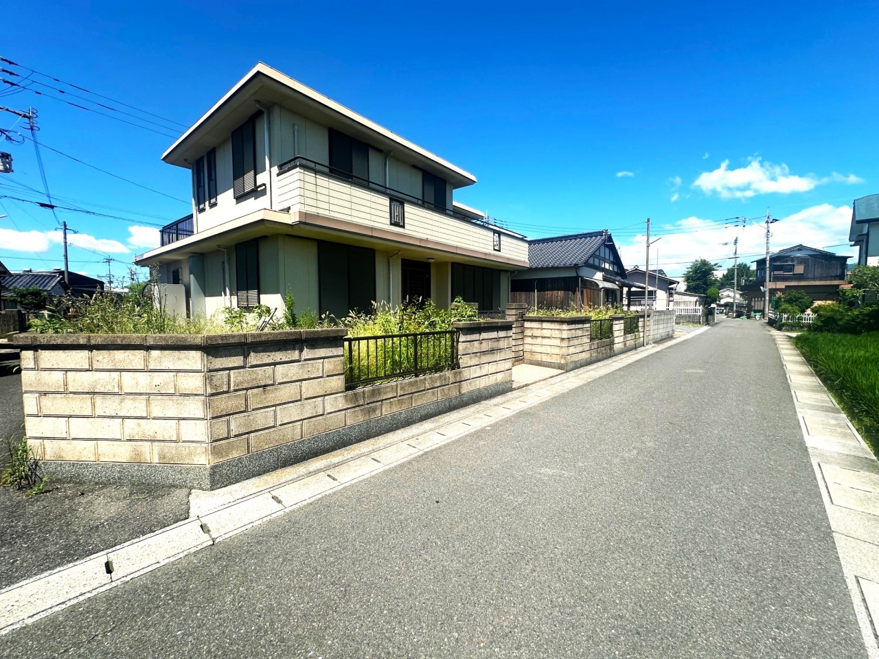 ■お庭広々約９８坪！！（2025.8月撮影）※リフォーム前の写真です。