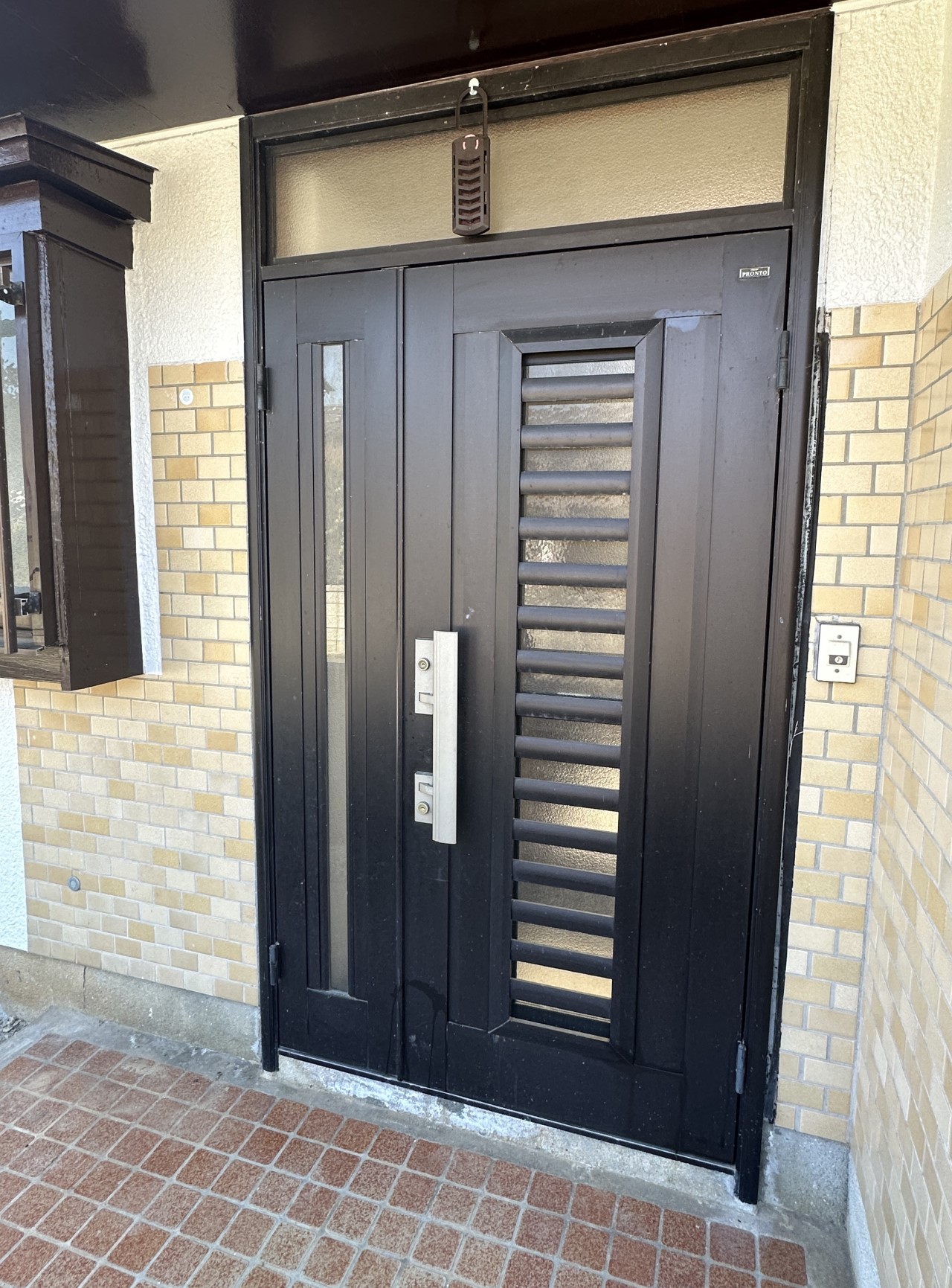 【外観】インターホン付きの玄関です♪（２０２６年２月撮影）