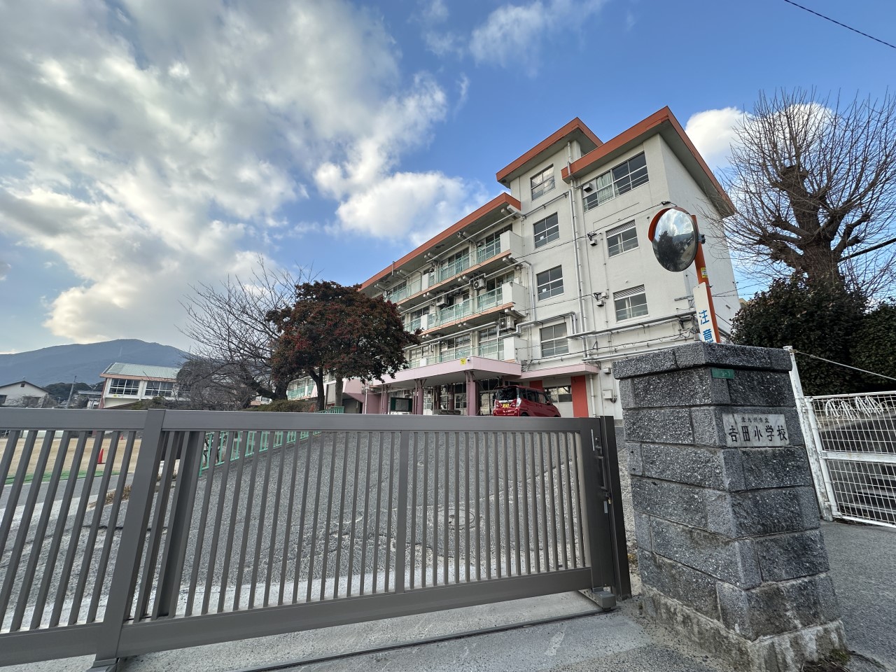 吉田小学校(2000m)-
