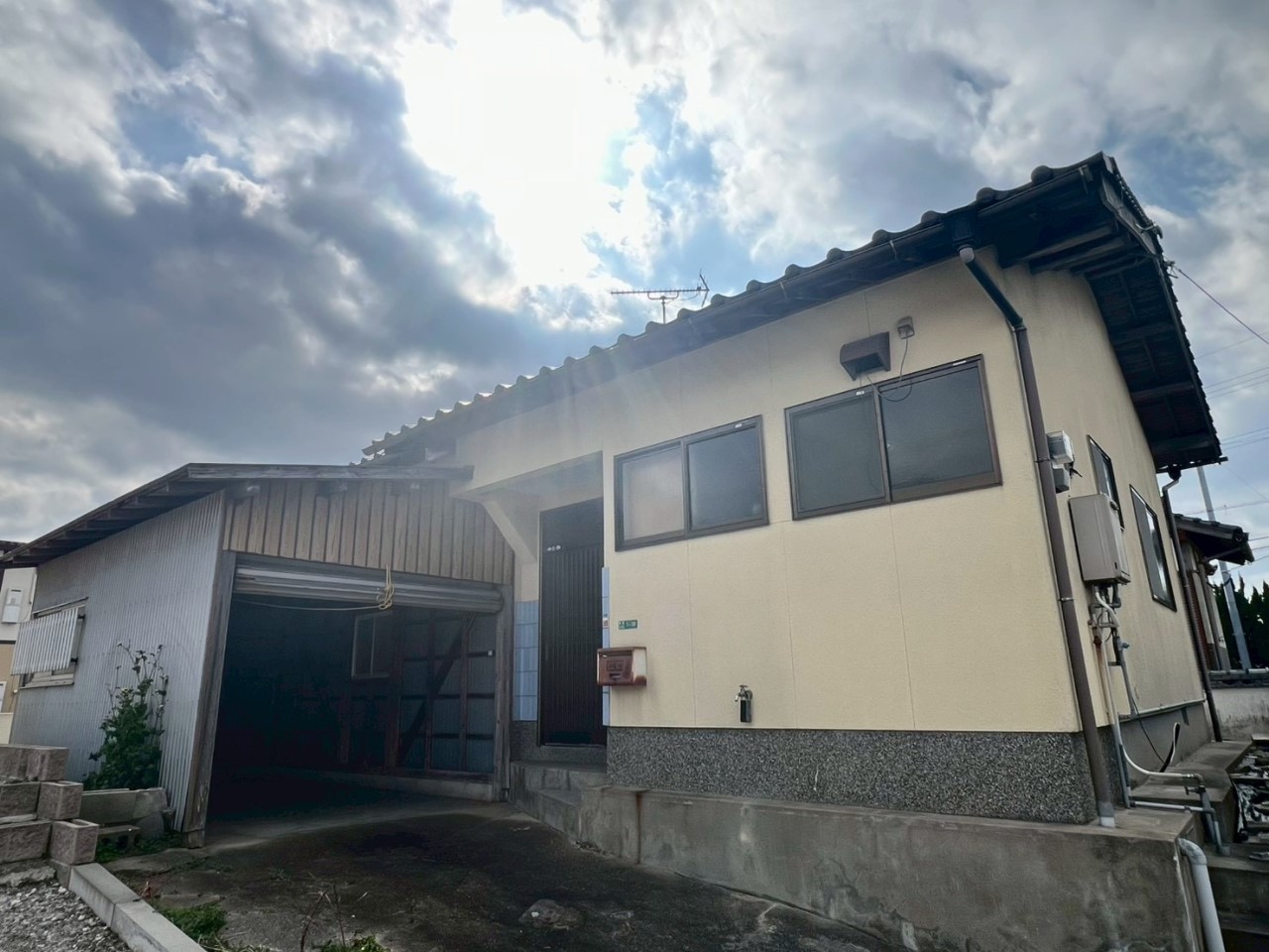 【外観】※リフォーム前の写真です。（2026年2月撮影）