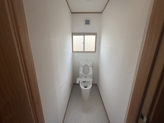 ＊2026年2月撮影｜１階トイレ・新品トイレ交換済み