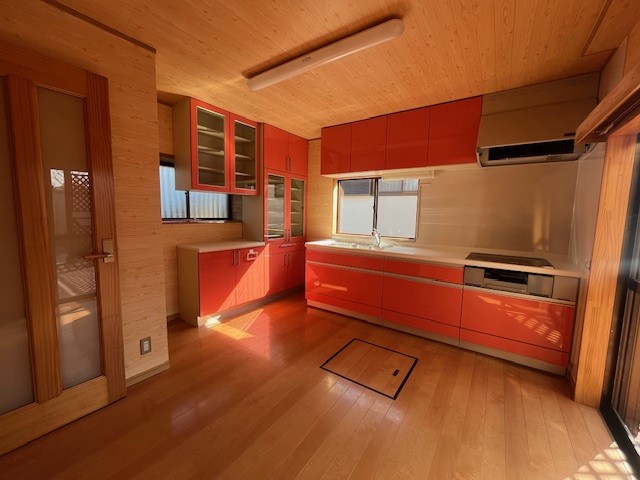 ＊キッチン｜IHコンロのキッチンはお掃除もしやすく人気の設備です。