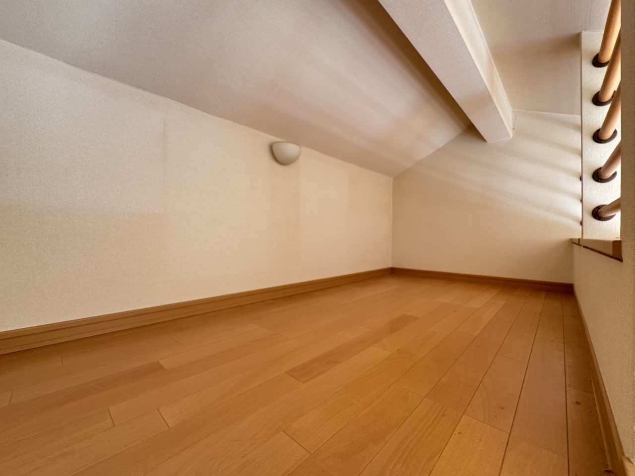 【ロフト】収納やシアタースペースとしても使える空間です♪（2025年12月撮影）