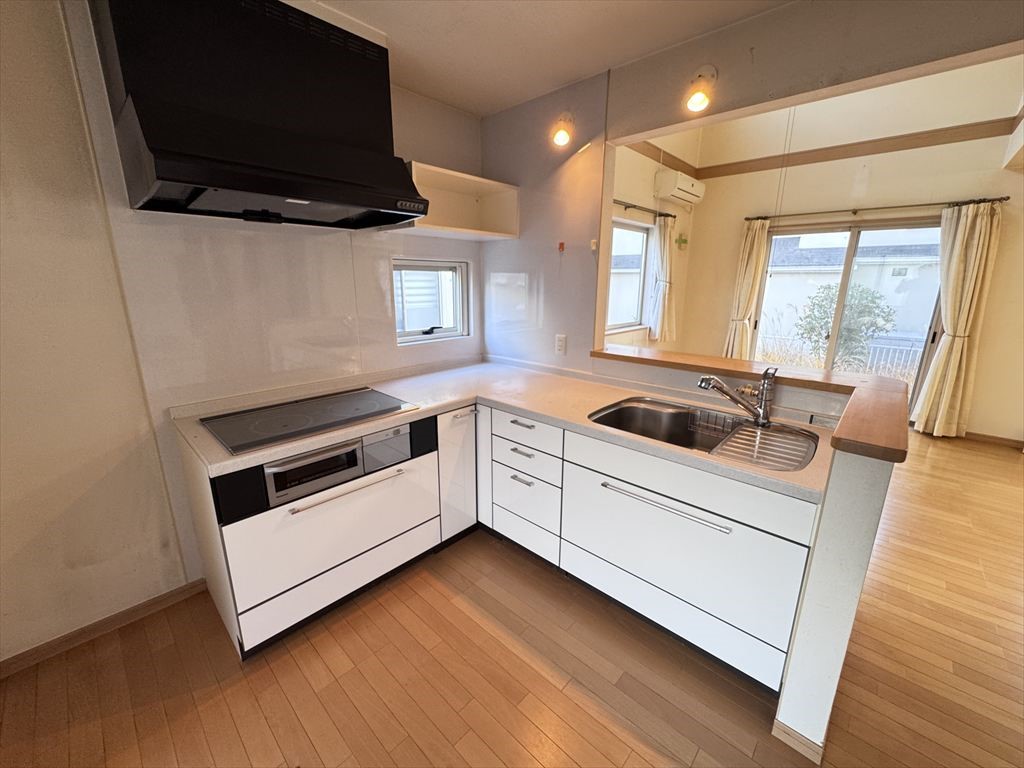 【キッチン】L型のカウンターキッチンです♪（2025年12月撮影）