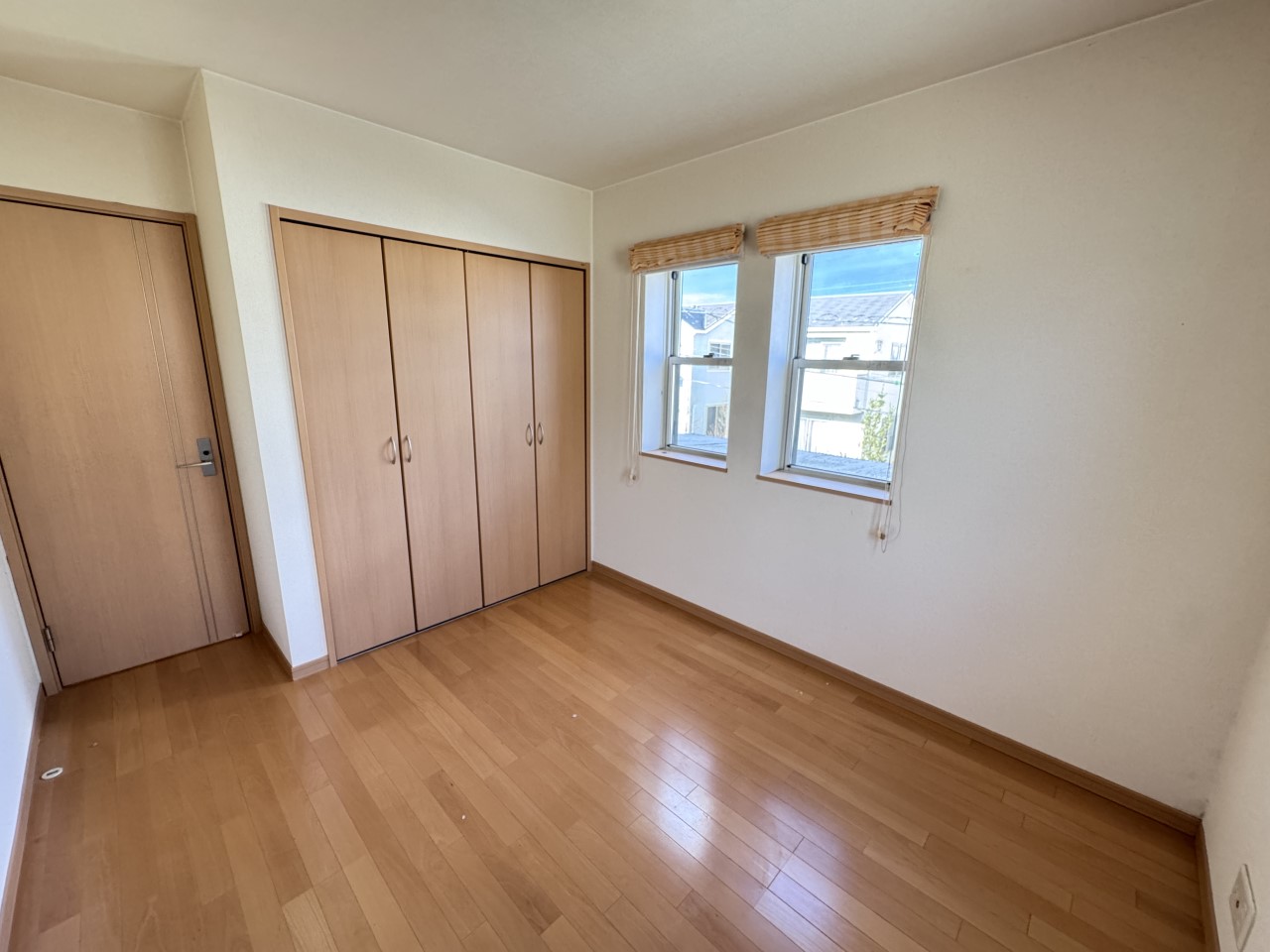 【洋室】全居室収納完備なので部屋をすっきり広く使えます♪（2025年12月撮影）