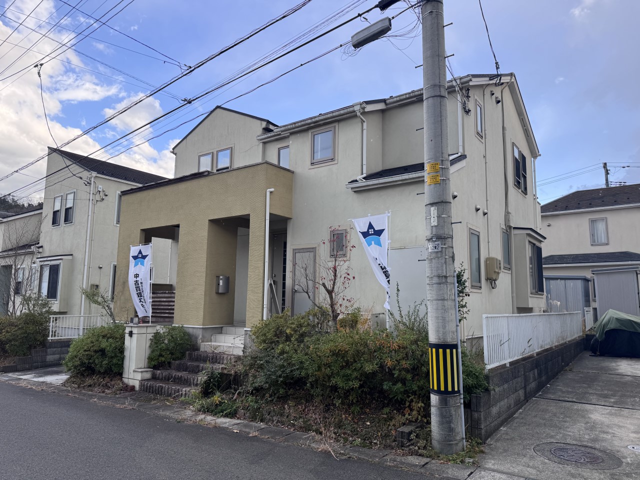 【外観】敷地面積約61坪以上！お庭付きの物件です（2025年12月撮影）