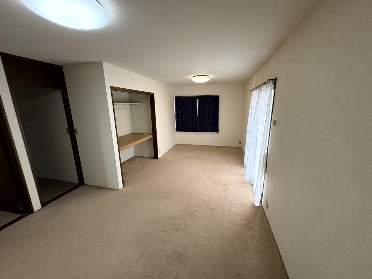 12.5帖の2階洋室は家族が集まるセカンドリビングとしても使えます♪※リフォーム前の写真です。（２０２５．１０月撮影）