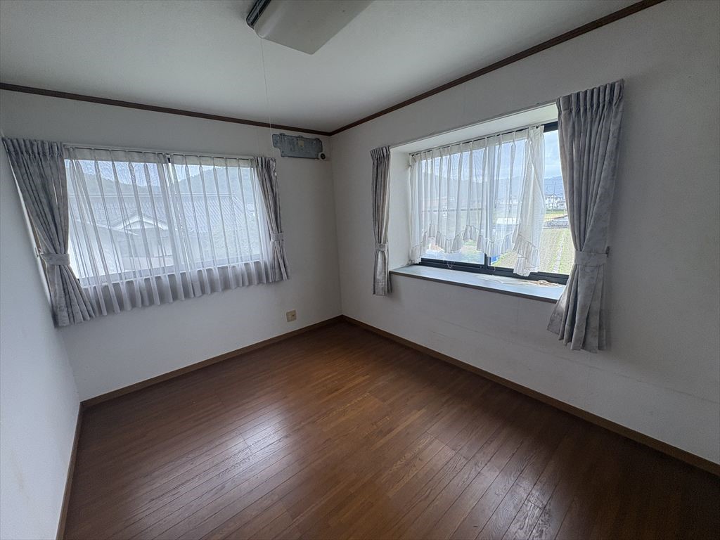 【2F洋室】※現況販売となります。2025年12月撮影