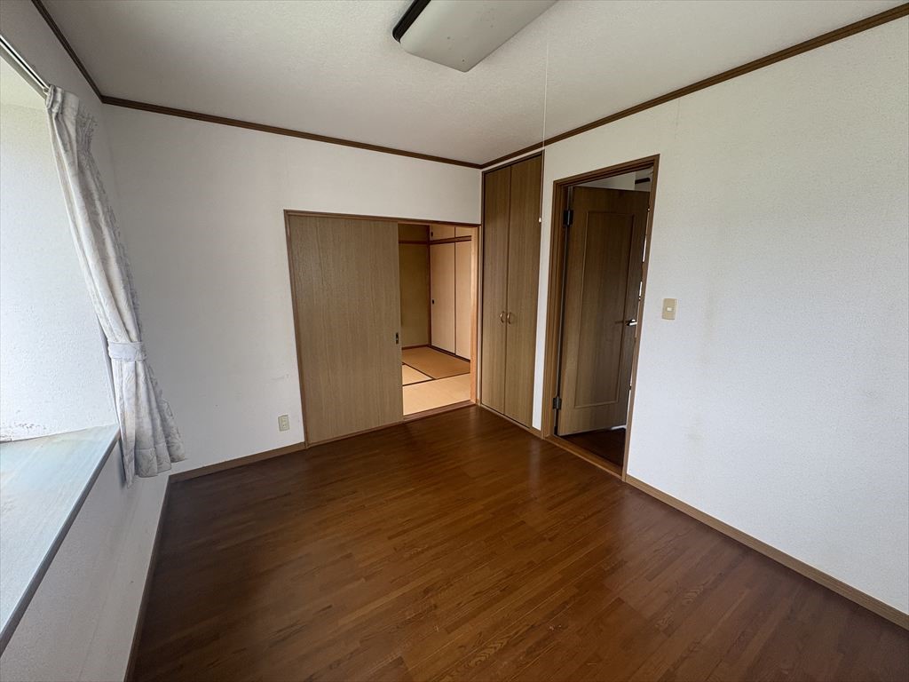 【2F洋室】※現況販売となります。2025年12月撮影