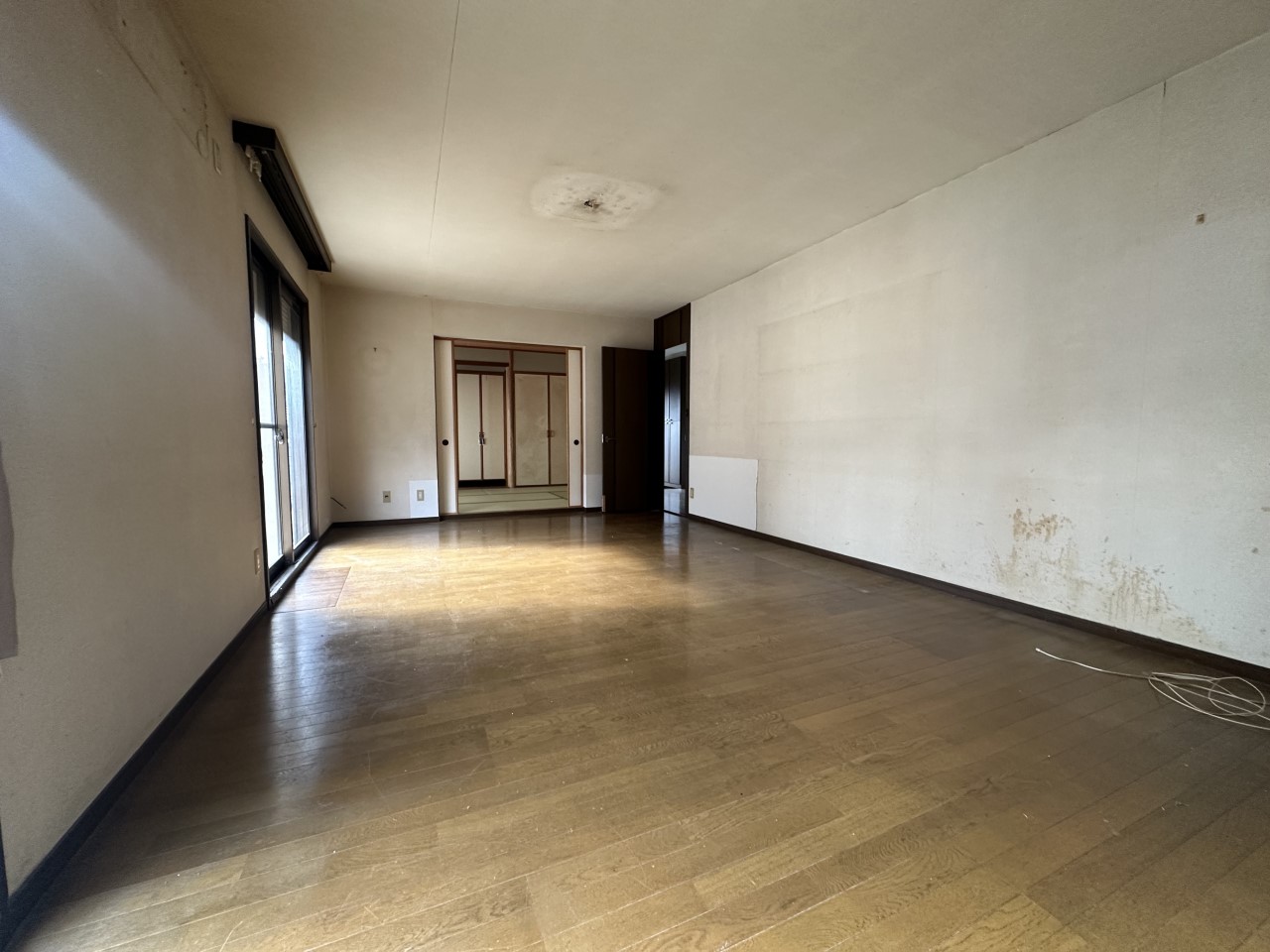 【リビング】１９帖の広々とした開放感のあるリビング♪※現況販売となります。（2026年2月撮影）