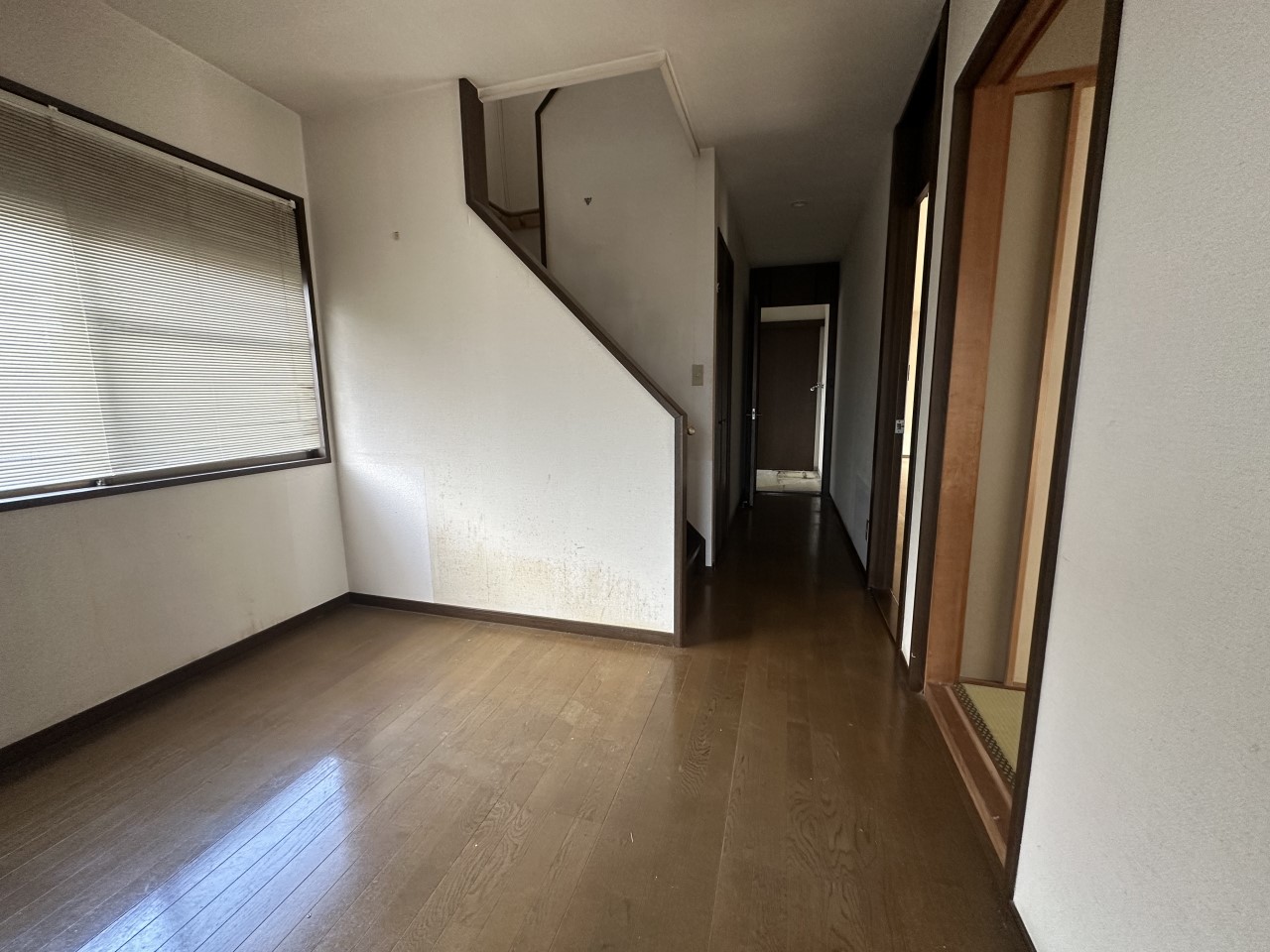 【玄関】明るい玄関ホール♪※現況販売となります。（2026年2月撮影）