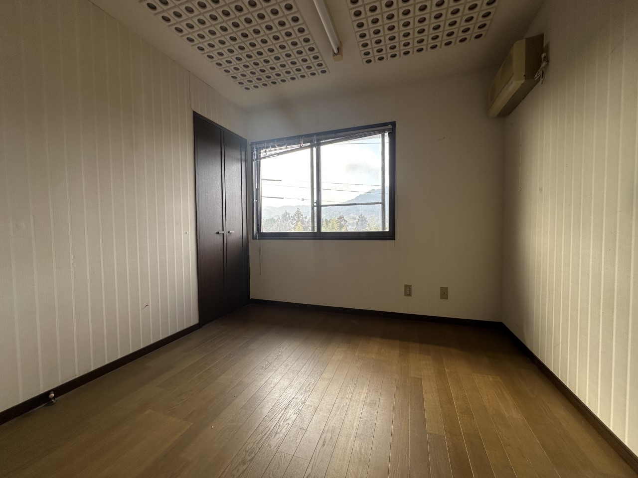 【２F洋室】2階は4部屋あります♪各自お部屋を持つことができます♪※現況販売となります。（2026年2月撮影）