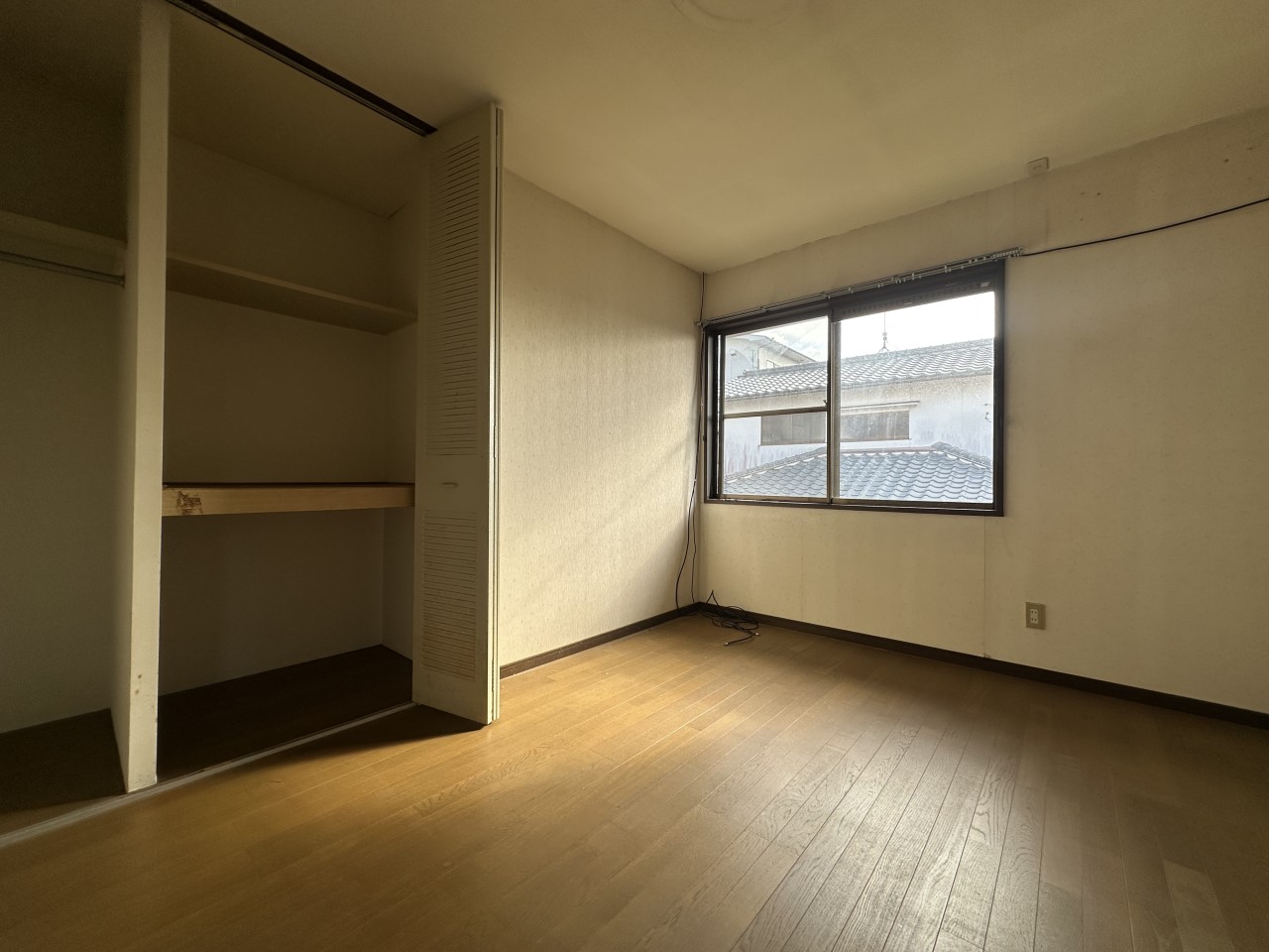 【2F洋室】各居室に収納有♪お部屋を広く使えます♪※現況販売となります。（2026年2月撮影）