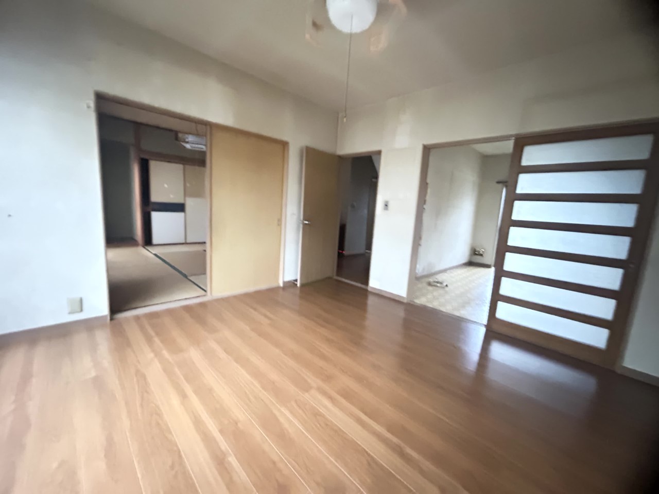 【居間】※現況販売となります(2026年3月撮影)