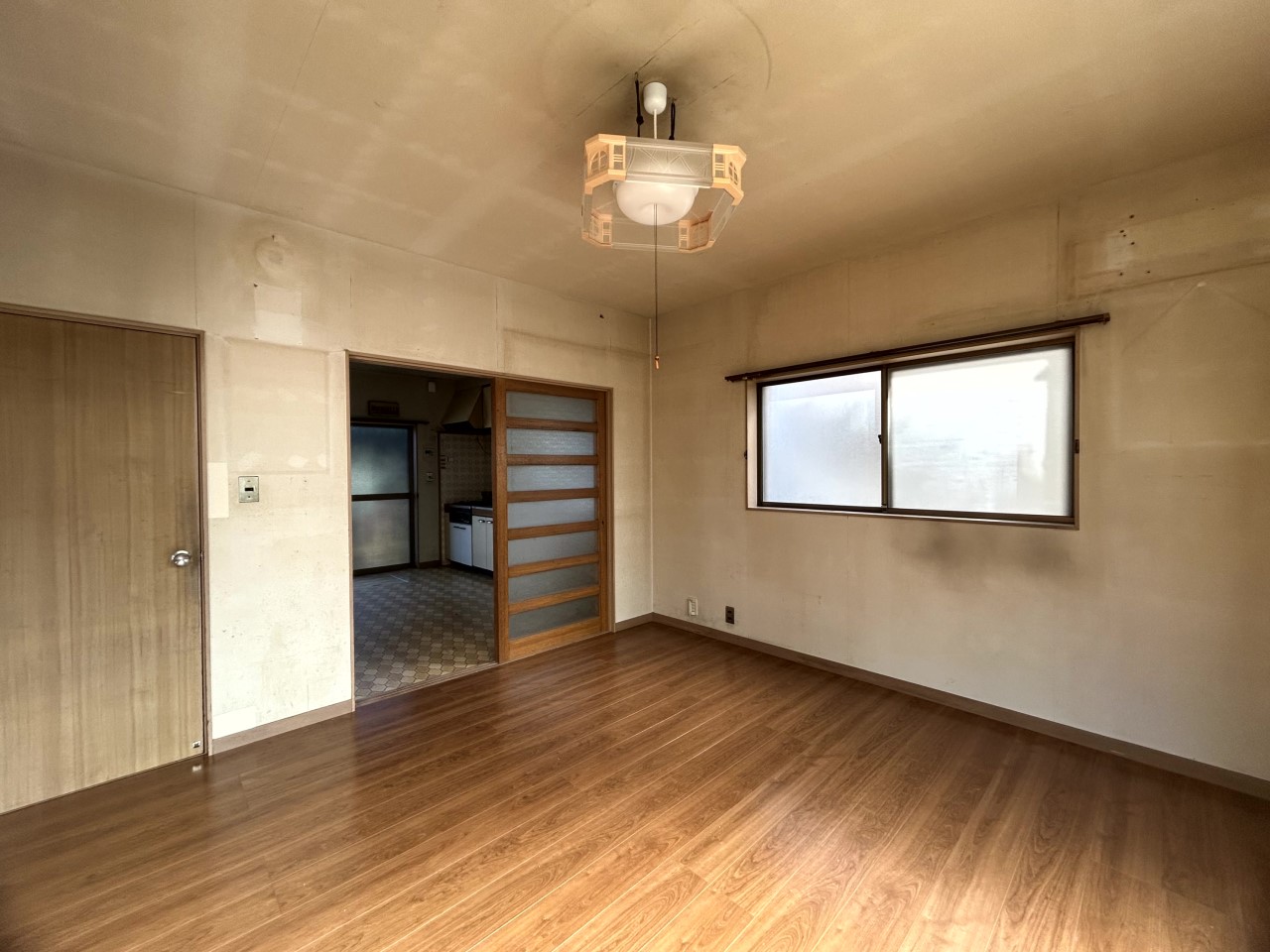 【居間】※現況販売となります(2026年3月撮影)