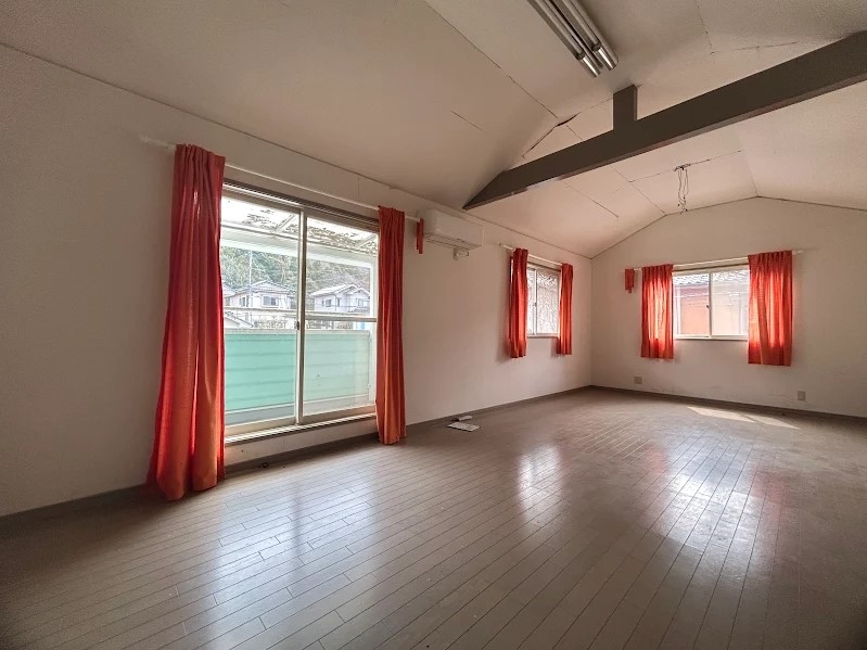 【２F洋室】東、南向きで日当たりの良好な洋室です♪※2026年4月撮影