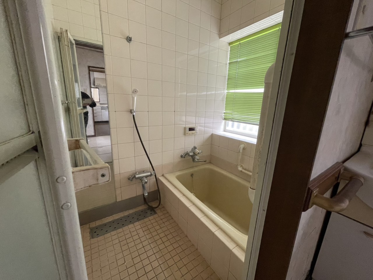 【浴室】窓がついていて換気しやすいお風呂です♪※2026年4月撮影