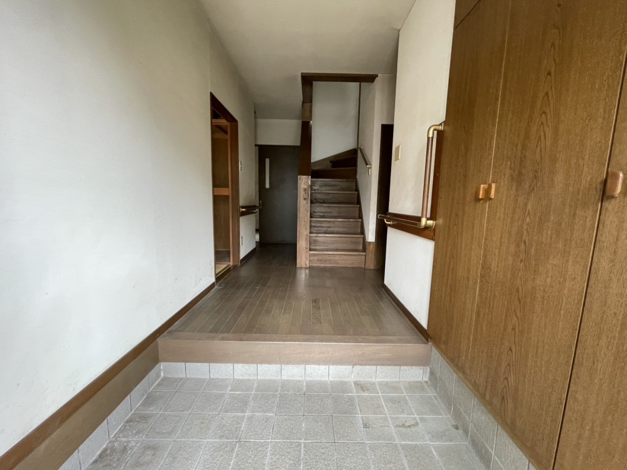 【玄関】収納付きで玄関周りをいつでもスッキリ保ちます♪※2026年4月撮影