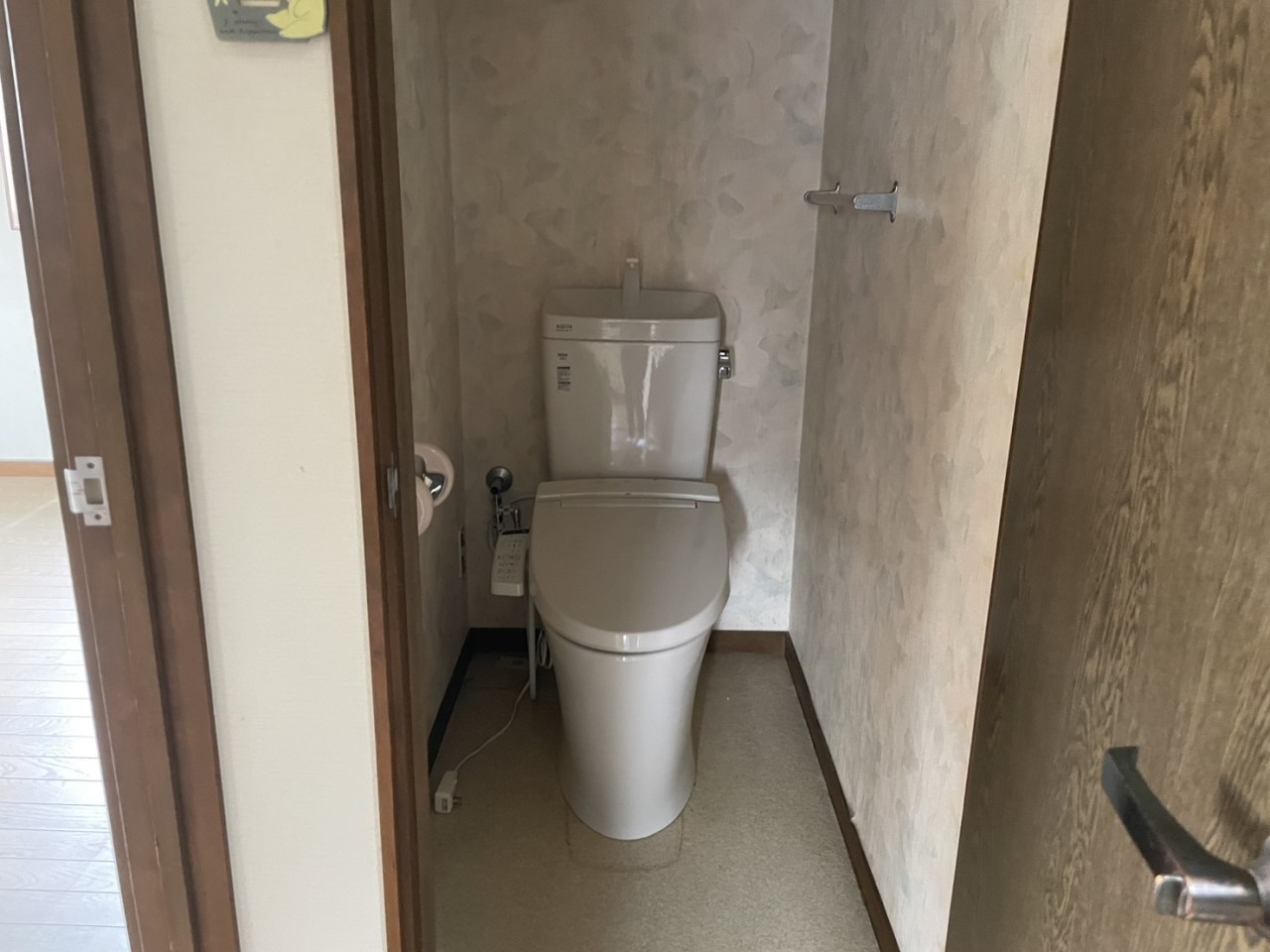 【トイレ】2階にもトイレがあり、階段を上り下りする手間を省きます♪※2026年4月撮影