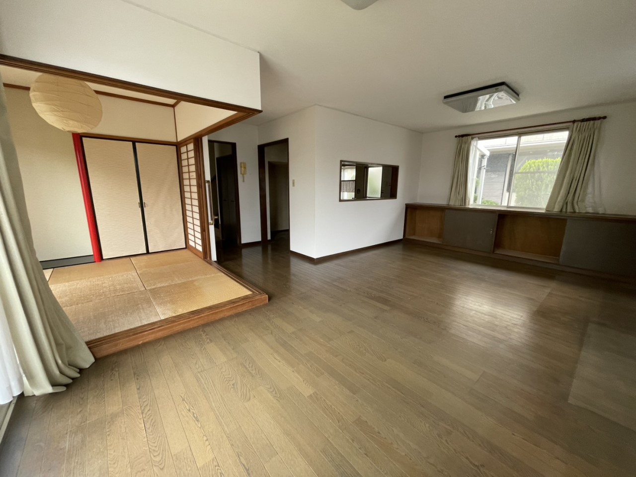 【リビング】和の空間のある用途に合わせ自由に使えるリビング♪※2026年4月撮影