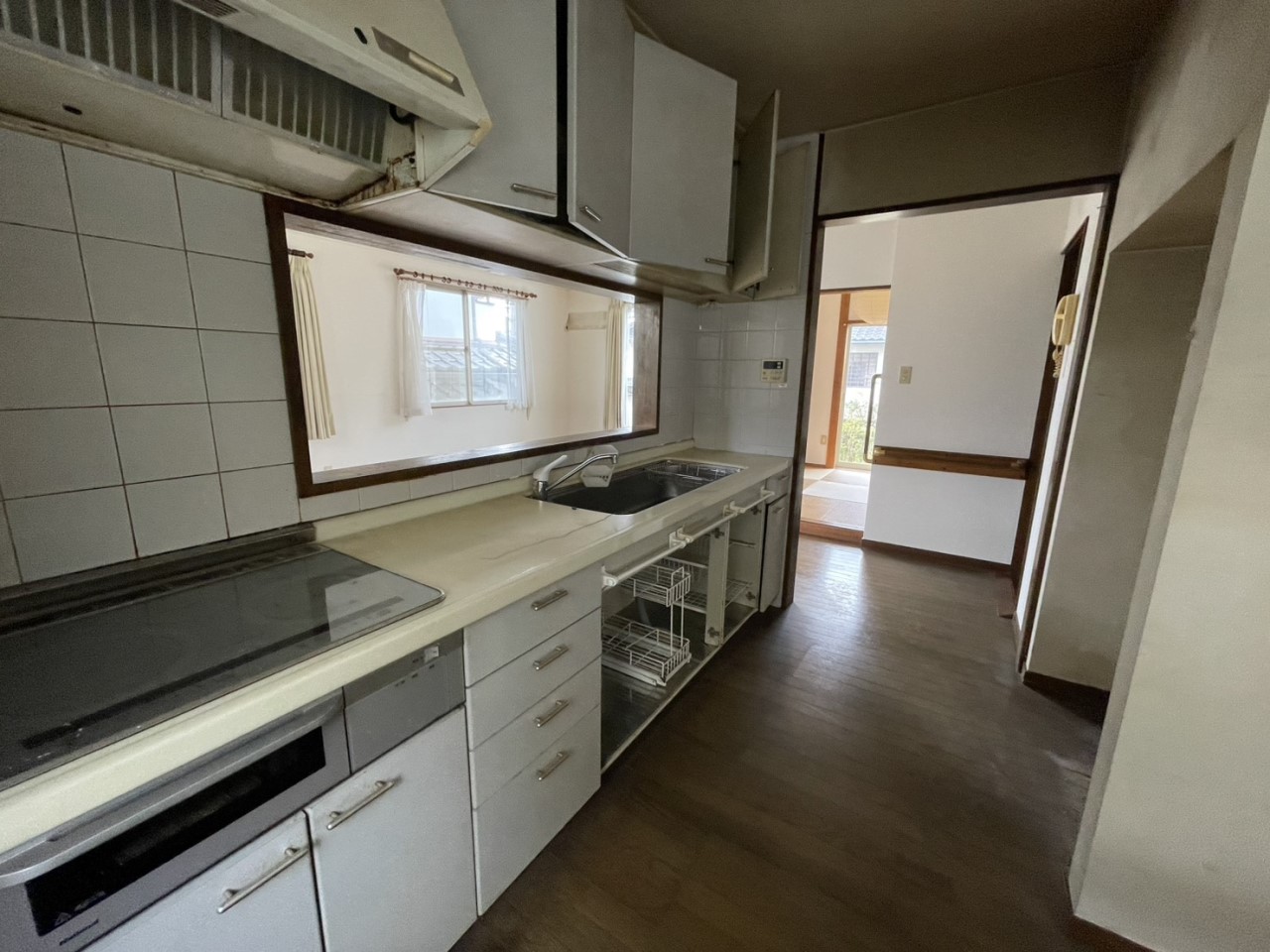 【キッチン】お料理しながらリビングが見渡せ、家族との会話が弾む対面キッチン♪※2026年4月撮影