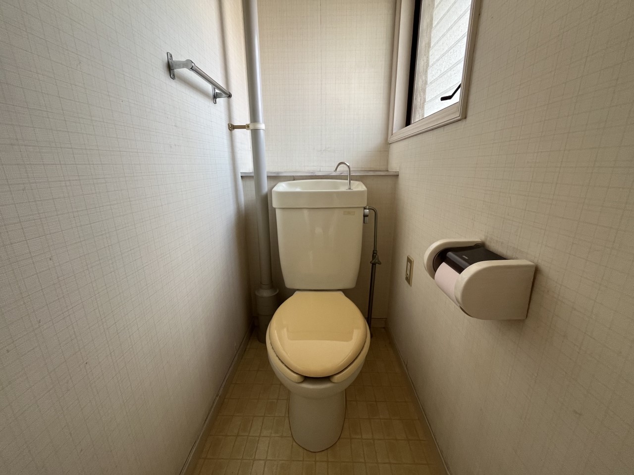 【2Fトイレ】2階にもトイレがあるので階段を上り下りする手間を省きます♪※2026年3月撮影