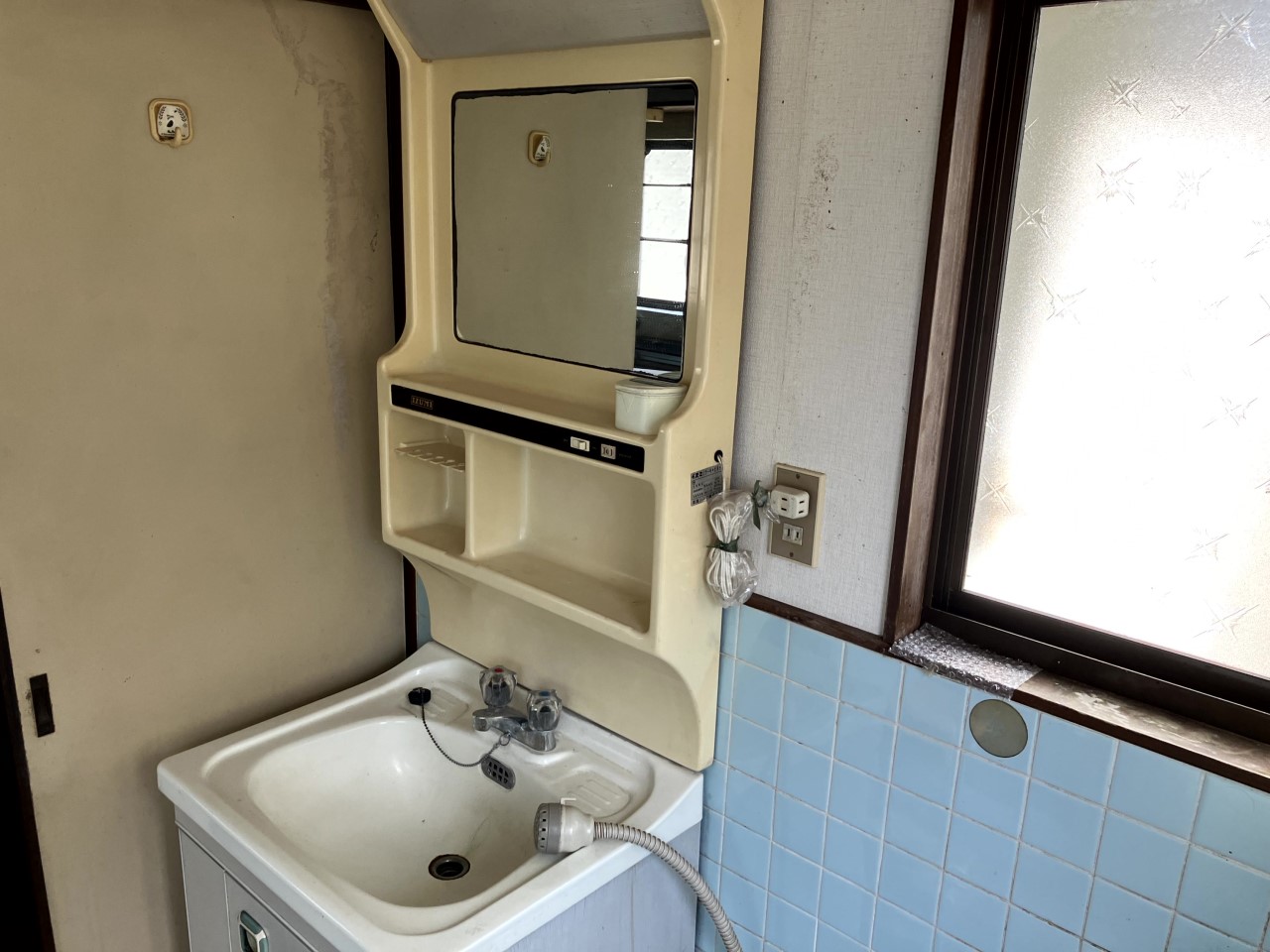 【洗面所】窓付き洗面所で湿気がこもらず、毎日清潔な空間を保ちます♪※2026年4月撮影