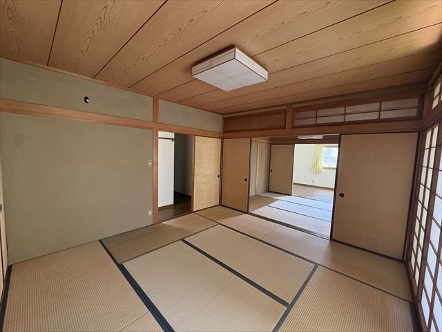【1F和室】襖を開ければ2つの和室を広々とした1つの空間としてお使いできます※2026年5月撮影