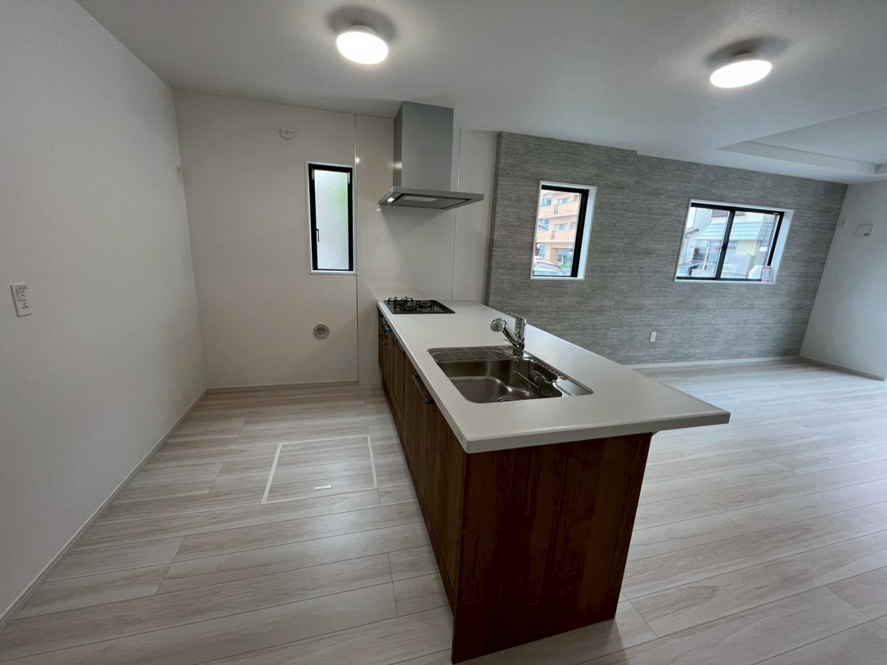 【キッチン】窓が近いので手元を明るく、換気もらくらく　※2026年5月撮影
