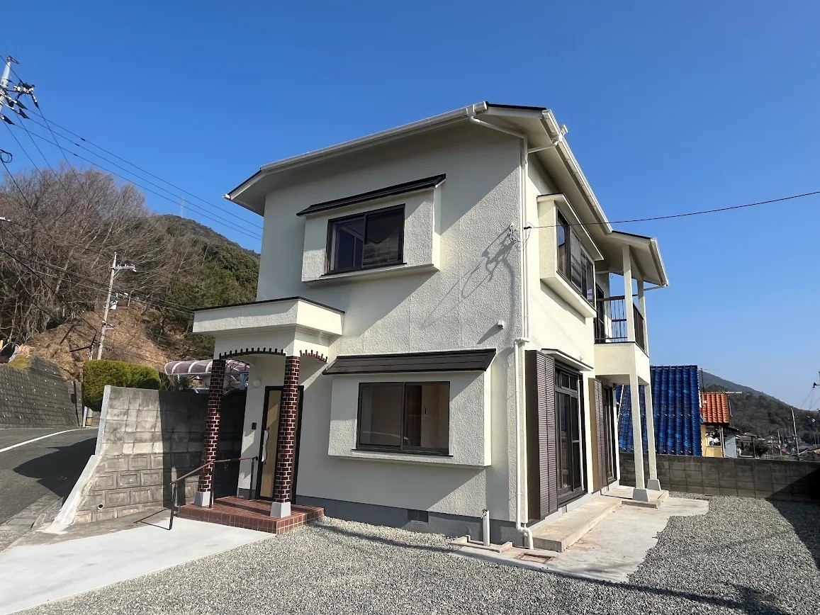 淡い色合いのお洒落な外観♪※リフォーム後の写真です。（2026年2月撮影）