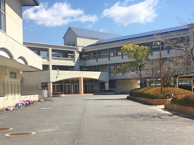 四季が丘小学校(700m)-