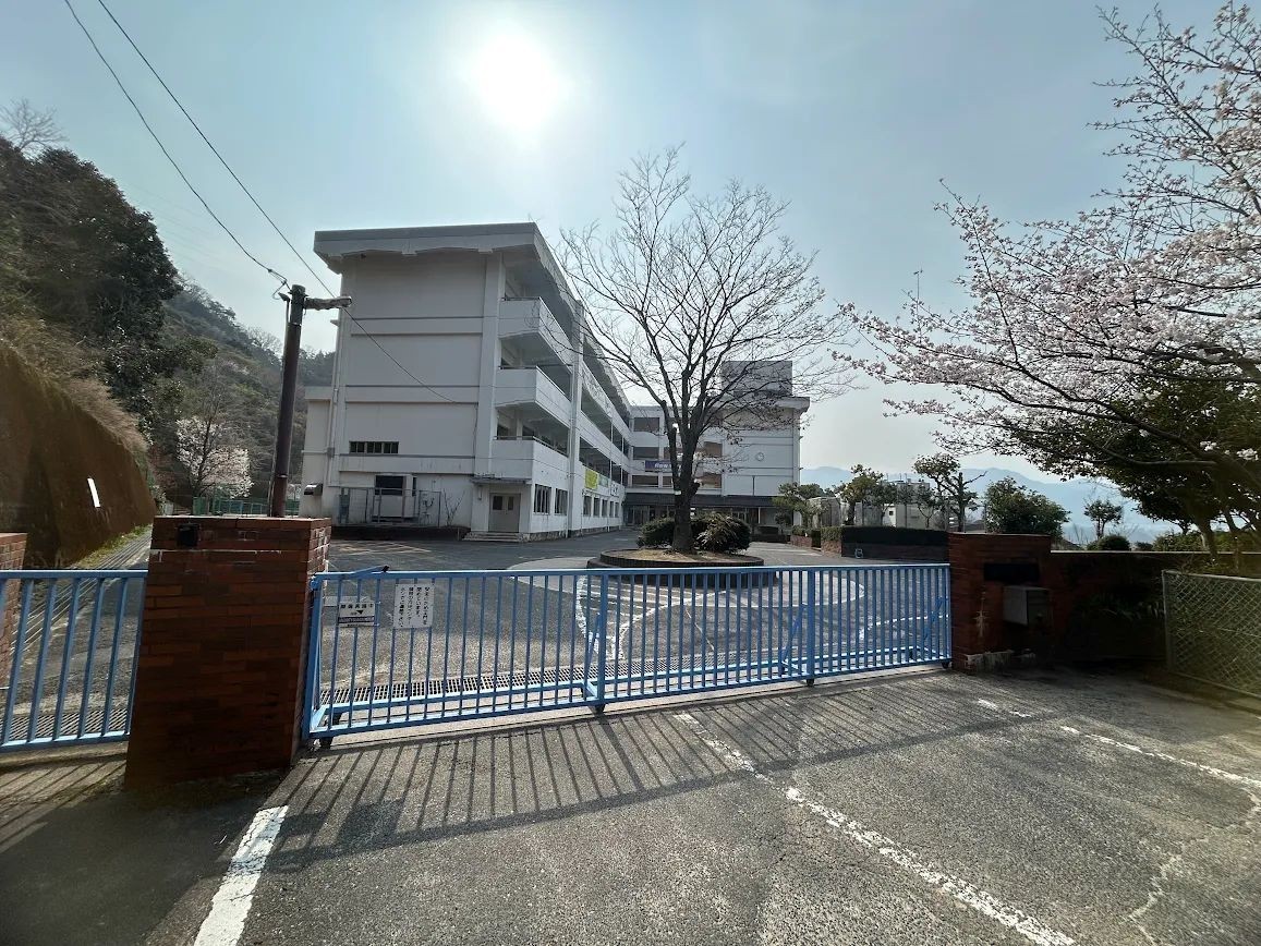 美鈴が丘中学校(950m)-