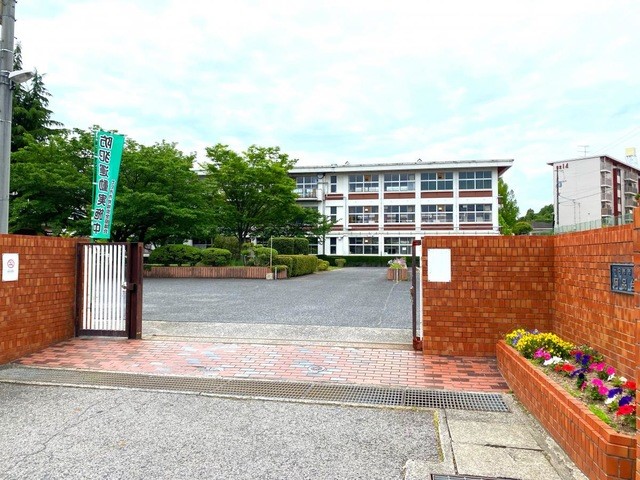 阿品台東小学校(900m)-