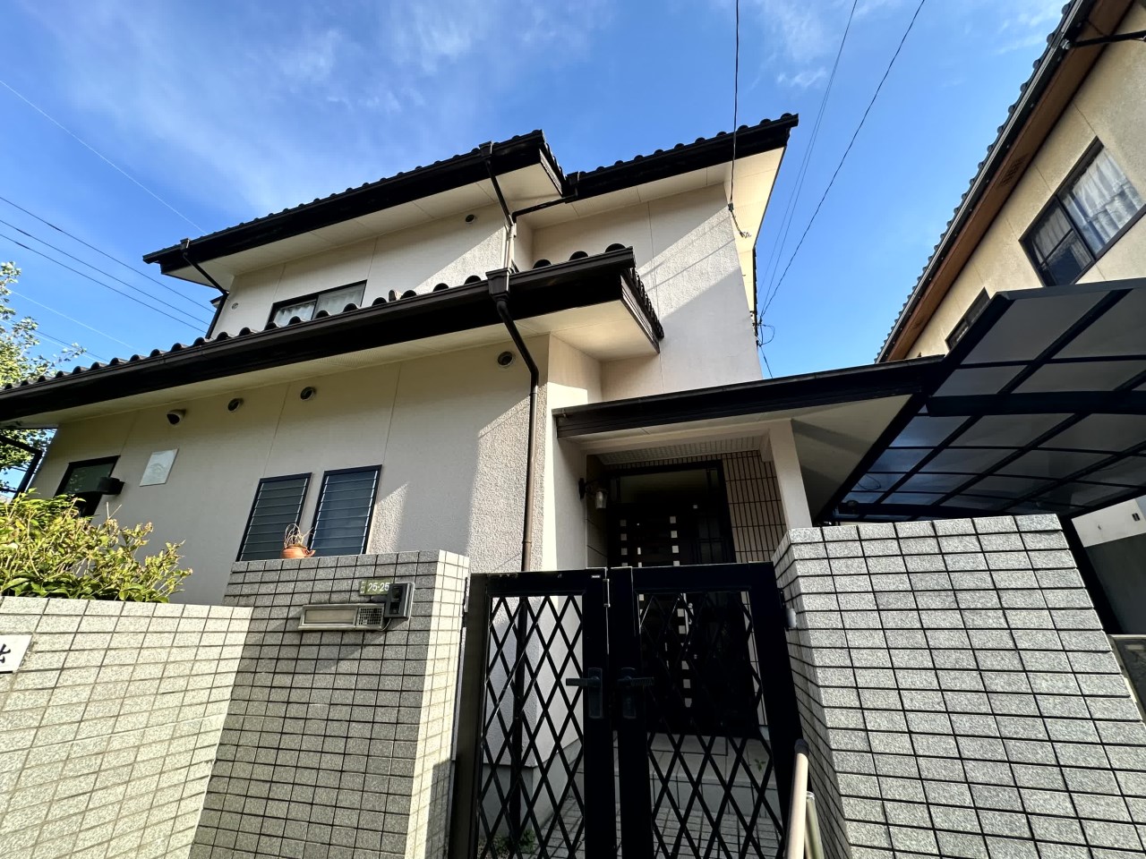 【外観】カーテンや照明等の残置物は撤去いたします！※2025年8月撮影