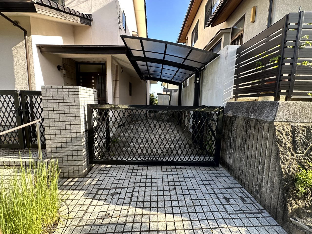 【駐車場】2台分の駐車スペースがあります♪※2025年8月撮影