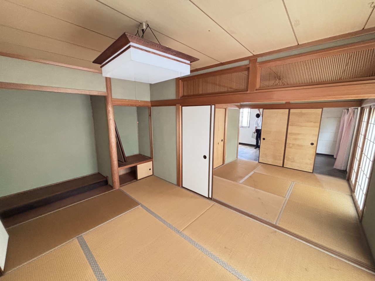 《和室》続き間の和室は広く、ゆったりとくつろげる空間です。