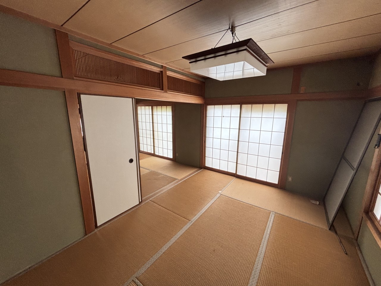 《和室》広々とした和室はお昼寝するのに最適♪