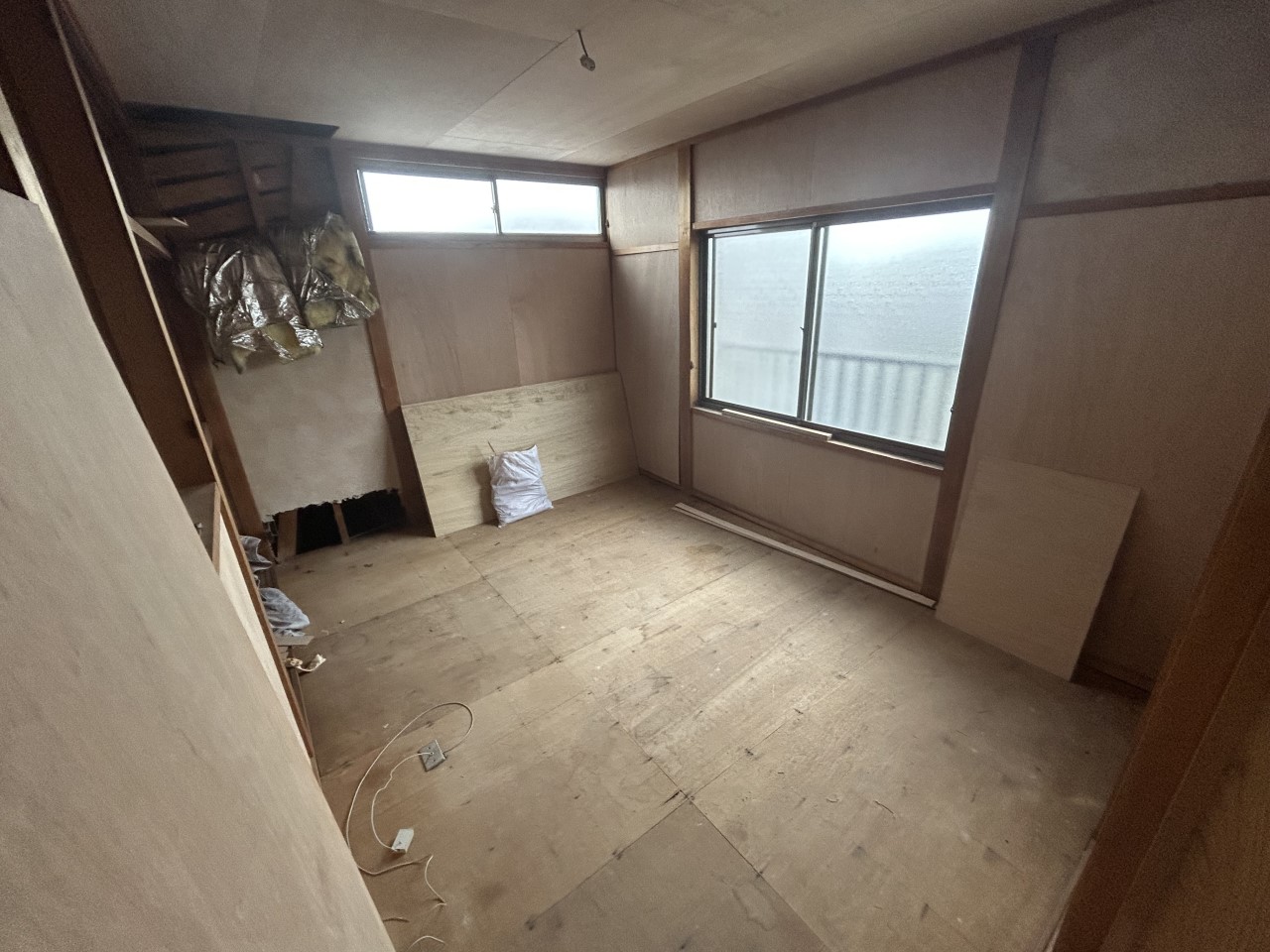 《2F和室》和室でしか感じられない趣のある雰囲気をお楽しみください♪※リフォーム中写真（2026年2月撮影）