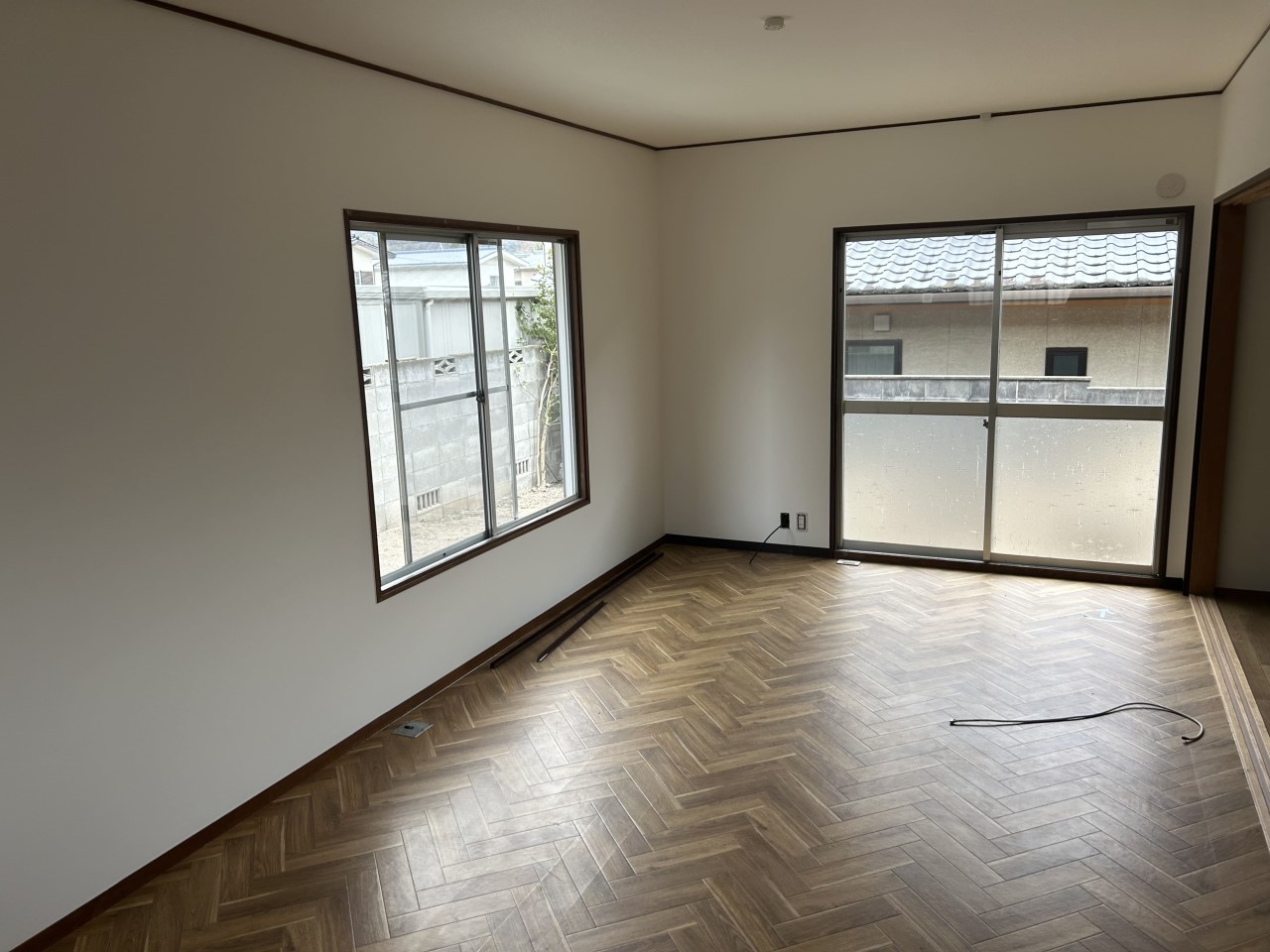 《リビング》二面採光のリビングはリフォームで更に明るい空間に♪（令和8年2月撮影）※リフォーム後写真