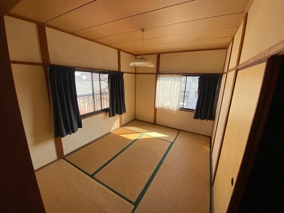 《2F和室》日当たりが良いのでお洗濯ものを干すスペースとしても大活躍！（2025年11月撮影）