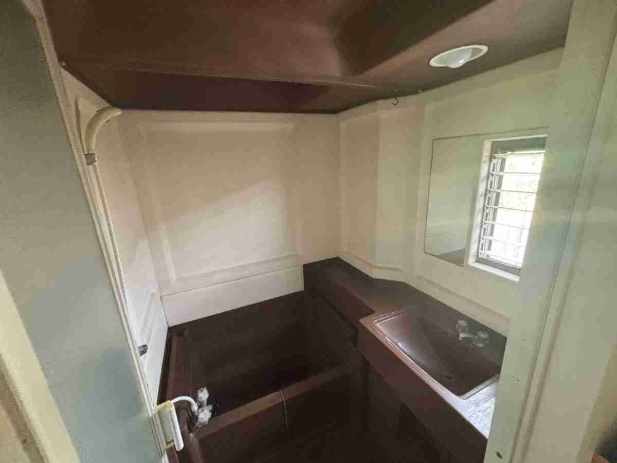 《浴室》窓がついていてすぐに換気ができるのでカビができにくくなります♪（2025年10月撮影）※リフォーム前写真