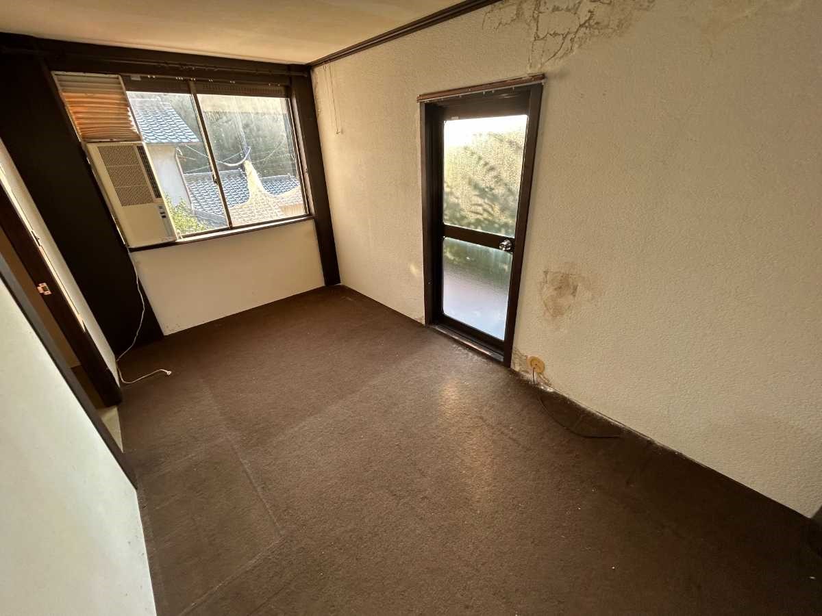 《2F洋室》寝室にピッタリの洋室です♪（2025年10月撮影）※リフォーム前写真