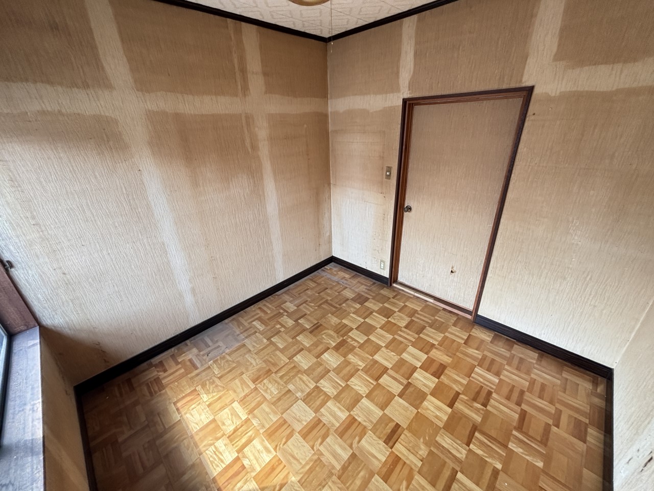 【2F洋室】書斎やワークスペースとしても活用できる多用途な洋室です♪※2026年3月撮影