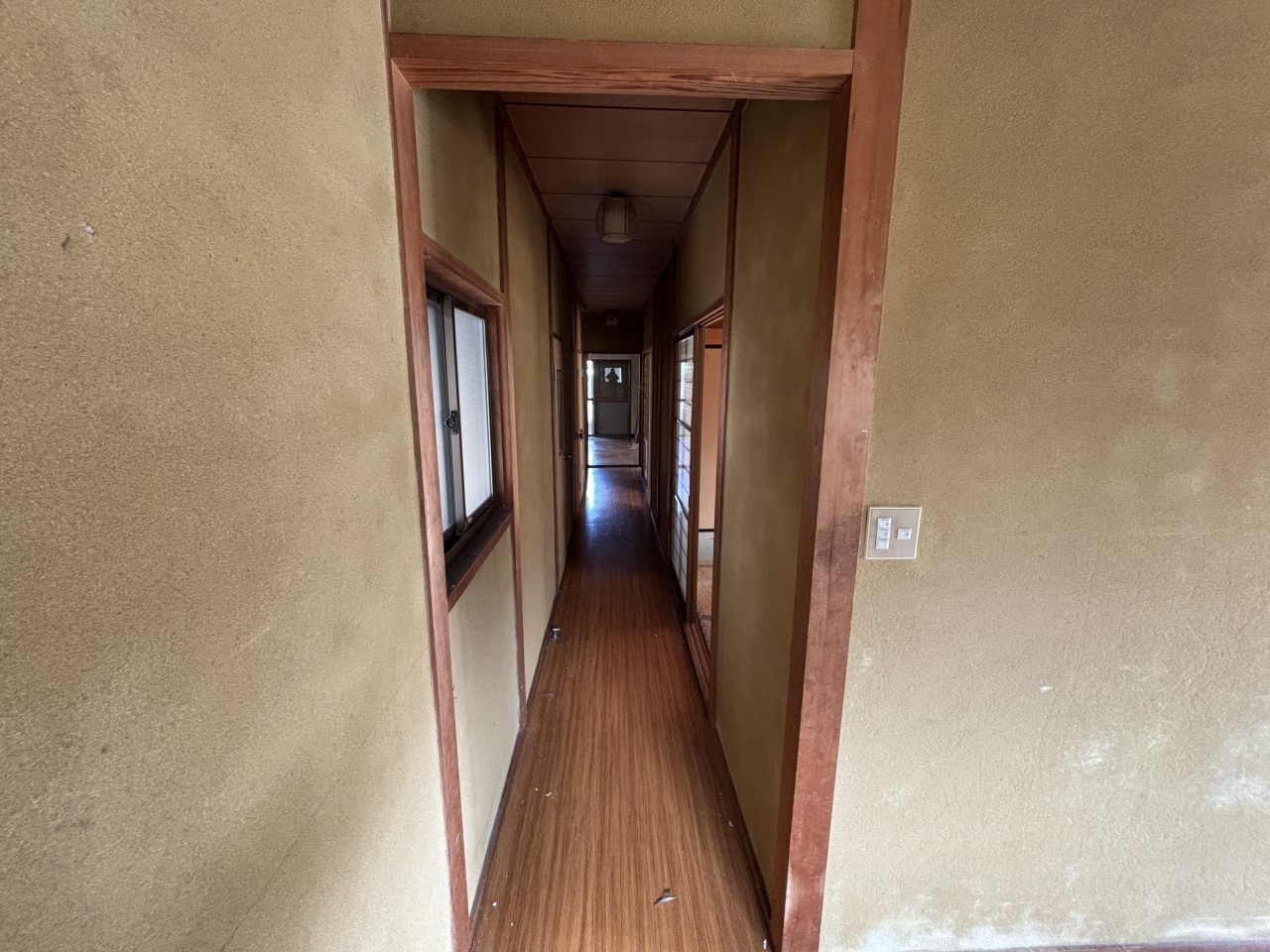 【廊下】古き良き昭和の風情が残るレトロな廊下です♪※2026年3月撮影