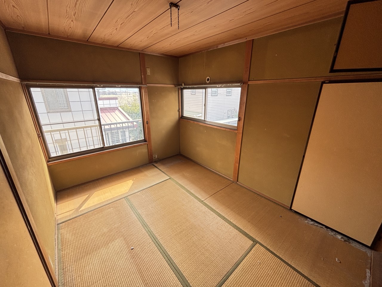 【2F和室】日当たりのよい2面窓のお部屋です♪※2026年3月撮影