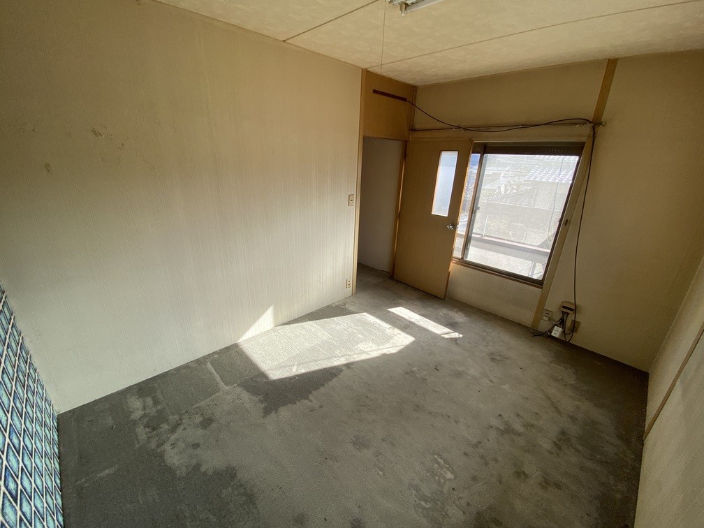 【2F洋室】2階洋室は風通し良好で快適、寝室や書斎にも最適。※2026年2月撮影