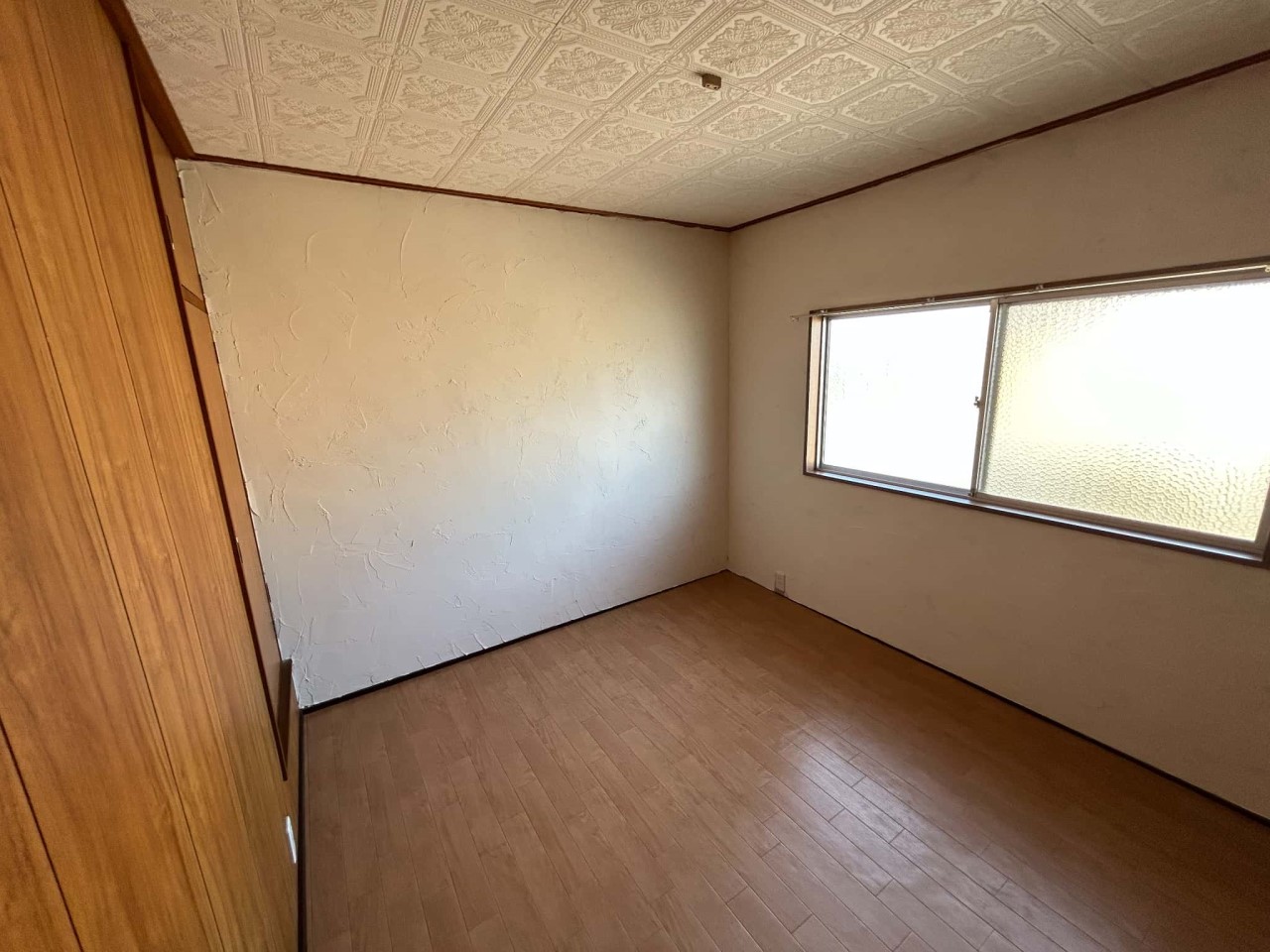 【西側5帖洋室】フローリング仕様で、お掃除もラクラクです♪※2026年3月撮影