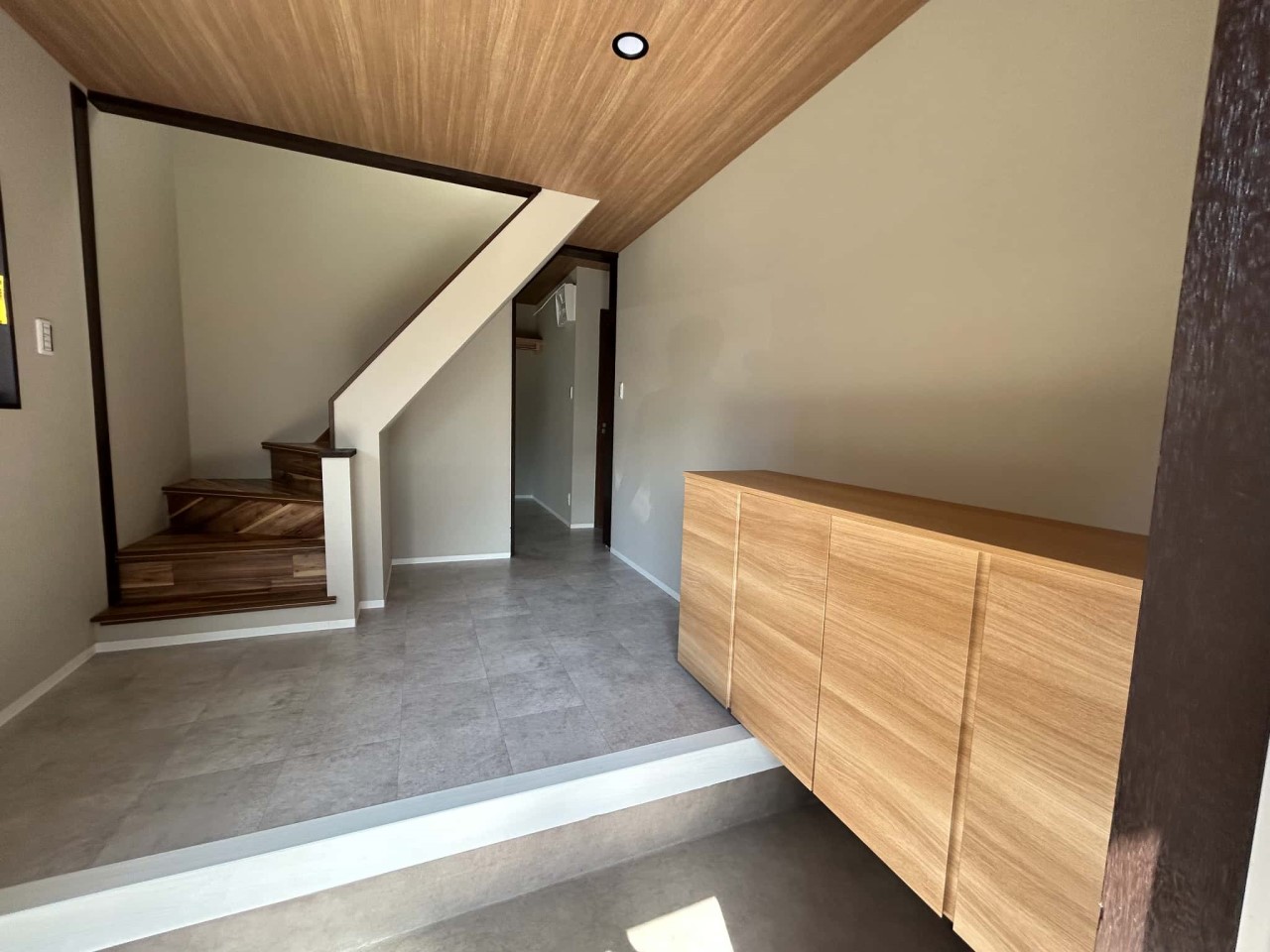 【玄関】玄関収納付きで玄関周りをいつもスッキリ保ちます♪※2026年3月撮影